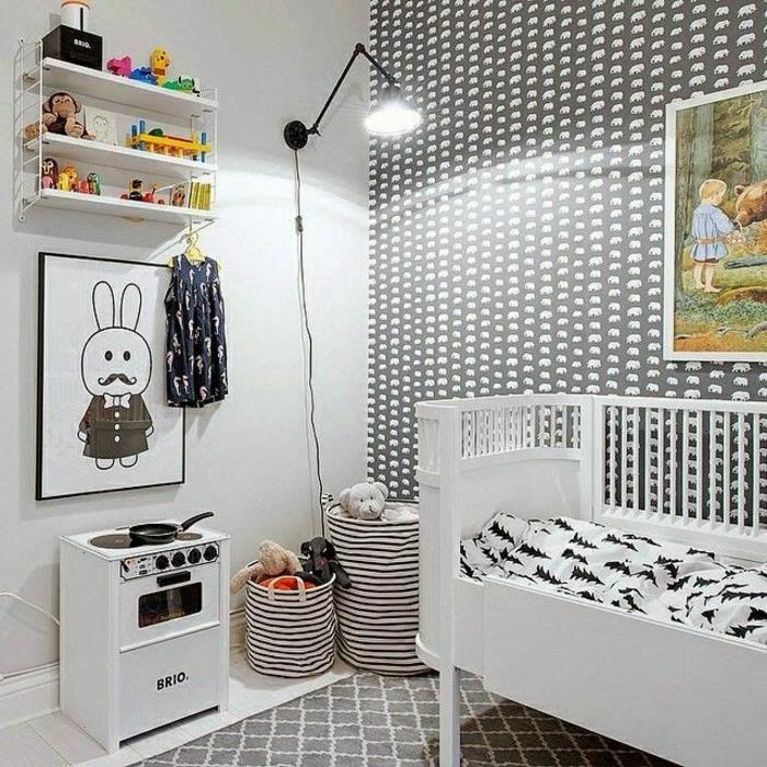 2-duvar-dekorasyon-çocuk-odası-nasıl-süslenir-gri-beyaz-duvar-beyaz-çocuk yatağı