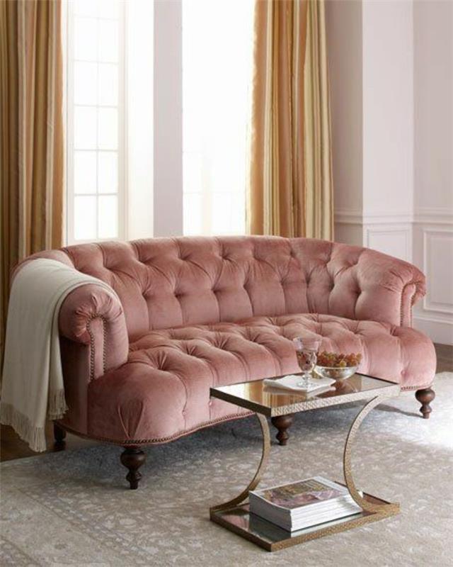 22 koridorius-rožinė-sofa-mažas stiklinis stalas