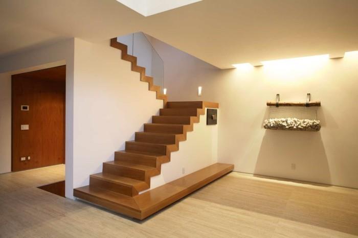 moderno-leseno-stopnišče-precej-pol-obratno-stopnišče