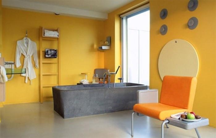 labai gražus modelis-geltonas-vonios kambarys-su-vonia-vonia-spalva-antracito svetingas vonios kambarys