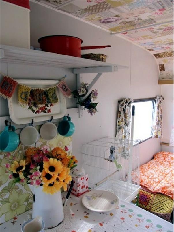 2live-in-a-mobile-home-vintage-kitchen-in-warm-colours-bright-flowers