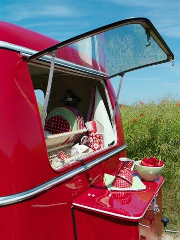 2live-in-a-a-mobile-home-interjeras-išorės apdaila-raudonai-įkvėpimo-gamta
