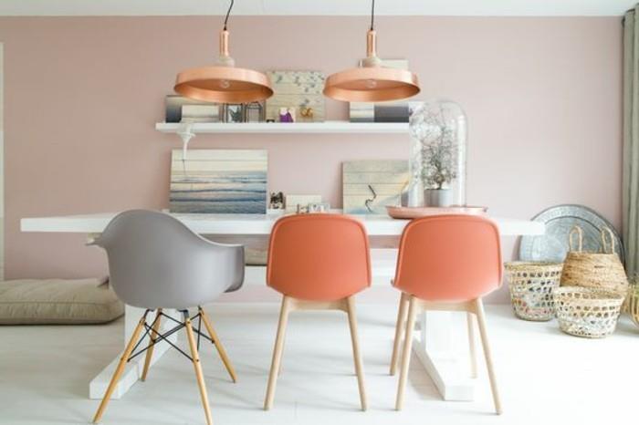 3-plastikinė-kėdė-lašiša-siena-šviesiai rožinė-svetainė-modernūs baldai-prašmatnios liustra-geležies