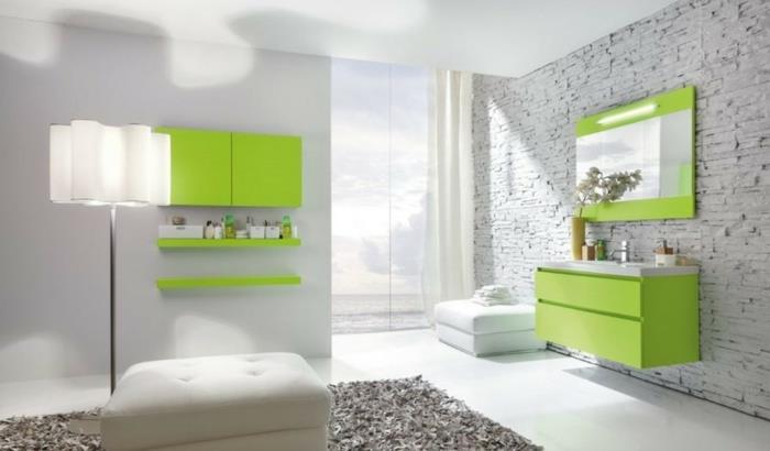 3-gražus-vonios kambarys-pilkas-antracitas-šviesiai-žaliai-pilkas-kilimas-žemos baltos spalvos išmatos