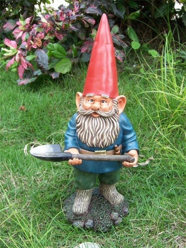 35-Garden gnome z lopato