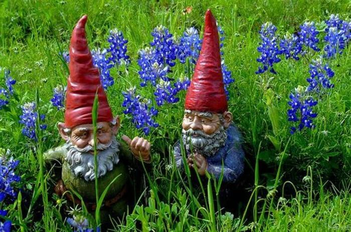 36-Vrt gnomes med cvetjem