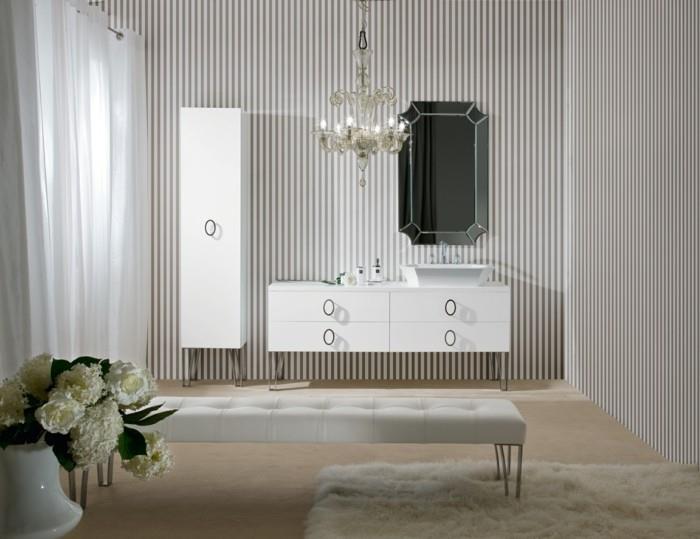 39-Yatak, halı ve beyaz dolaplı banyo örneği