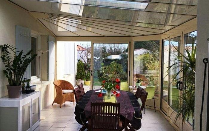 akena-alüminyum-veranda-temiz-fildişi-veranda-kullanımı-geleneksel-tarz-yemek odası