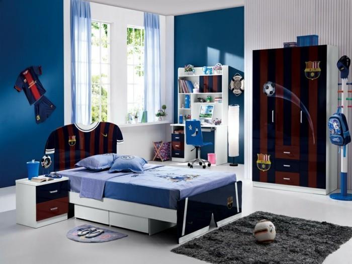 berniuko miegamojo dekoras-mažam futbolo mylėtojui-tapyba-vaikų kambarys-balta ir mėlyna