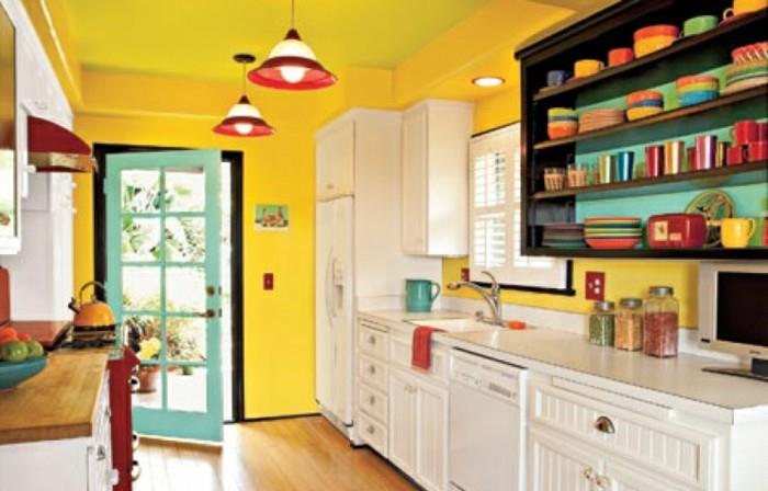model-mutfak-çok neşeli-renk-boya-mutfak-koyu-sarı-boya-mutfak-mobilya-beyaz-sofra takımları-farklı-renklerde-neşeli-atmosfer-çok pozitif