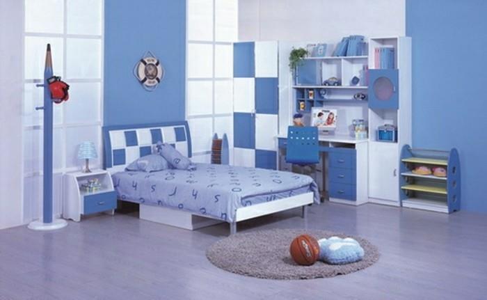 tapyba-vaikų kambarys-baltai-mėlyna-lova-rašomasis stalas-saugykla