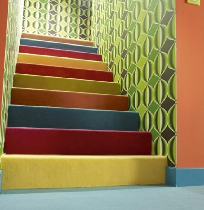 stopnišče-barva-les-v-različnih-barvah-stopnišče-ozadje-s-lepimi vzorci-v-svetlo-zeleni