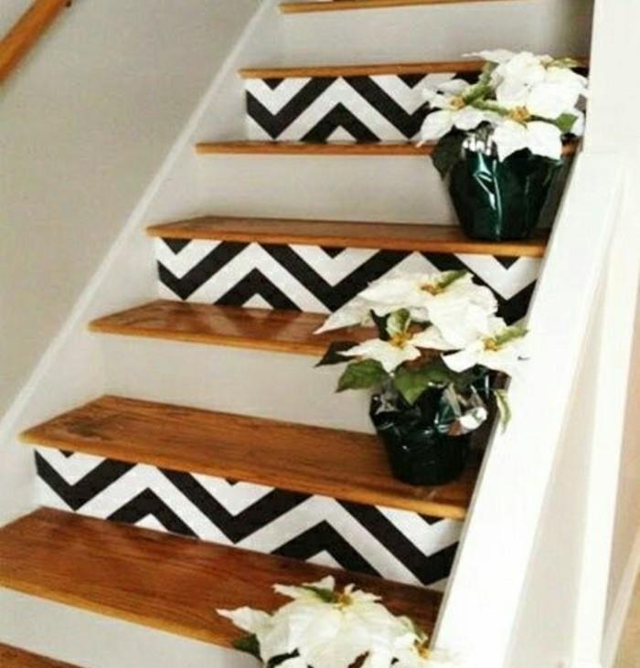 prenova-lesene-stopnice-slikanje-lesene-stopnice-deco-risers-z-geometrijskimi vzorci-cvetje-kot-dekoracija