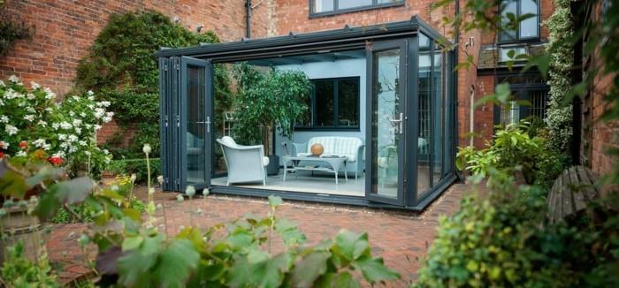 veranda-moderni-idėja-maža-veranda-juoda-deko-veranda-blaivus-aliuminio rėmas-stogas-veranda-stikle