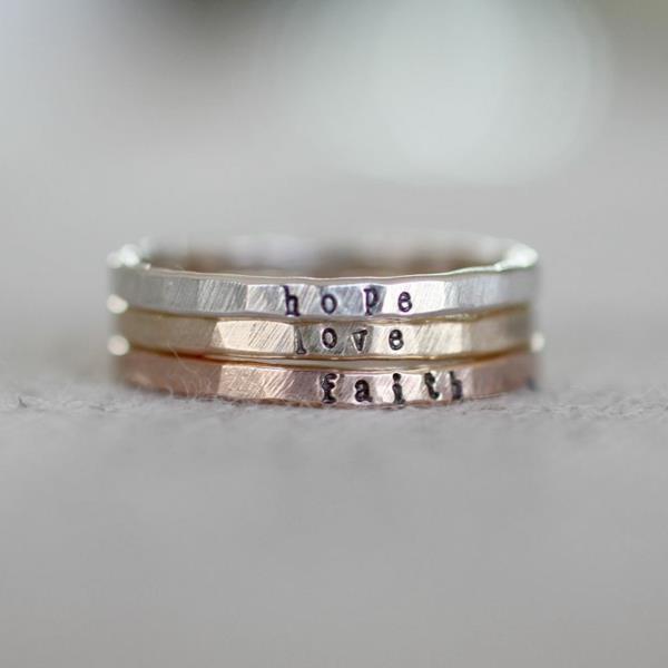4 vestuvinis žiedas su trimis meilės žiedais