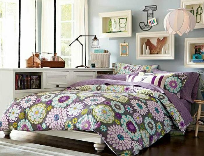 4-spalnica-najstnica-ustvarjalna-ideja-lestenec-cvetje-pregrinjalo