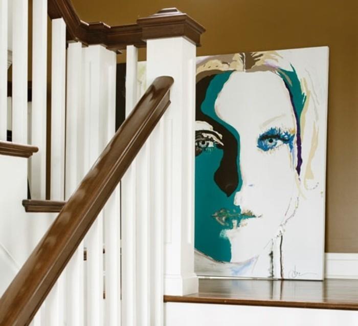 deco-stopnišče-s-prijetno-pop-art-sliko-ki-ustvarja-a-žarišče-in-ustvarja-kontrast