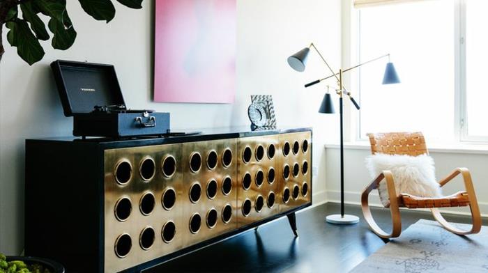 5-bahut-siyah-ucuz-laklı-şık-altın-cool-vintage-oturma odası düzeni
