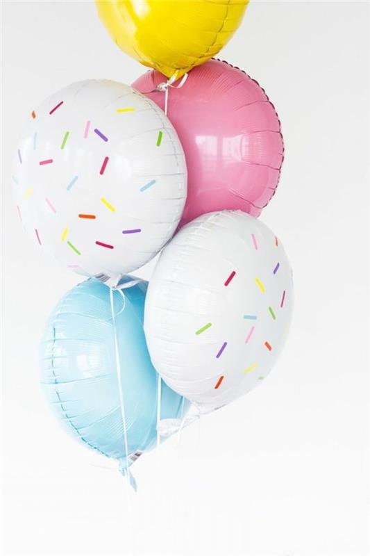 58 - kup raznobarvnih balonov