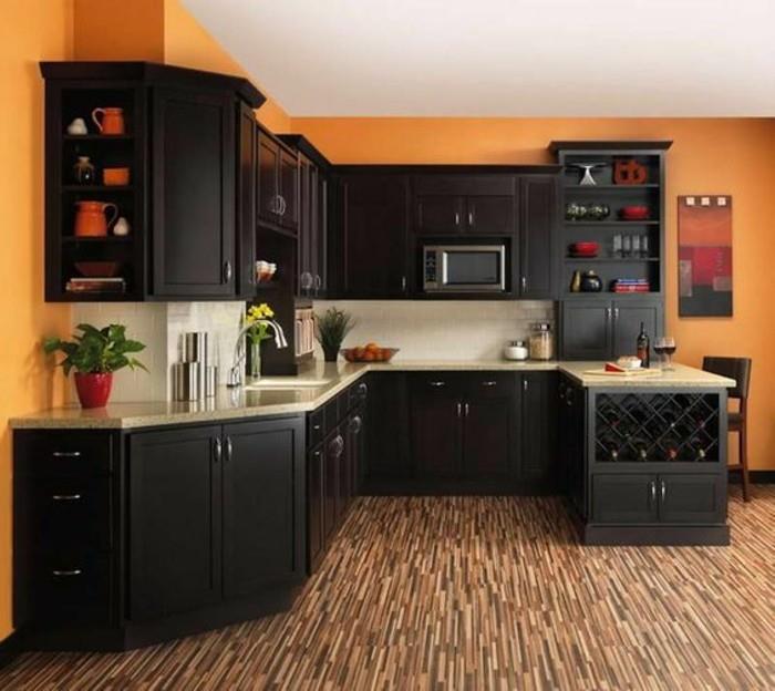 renk-boya-mutfak-turuncu-ahşap-mutfak-mobilya-koyu-kahverengi-geleneksel-mutfak