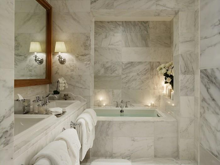 marmurinis vonios kambarys-dekoro idėjos-dviguba kriauklė-dvigubas baseino-rankšluosčių laikiklis-romantiška atmosfera