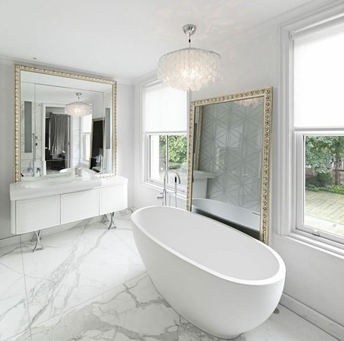 labai estetiškas vonios kambarys-idėja-marmurinis vonios kambarys-du dideli veidrodžiai su gana baltu vonios rėmu