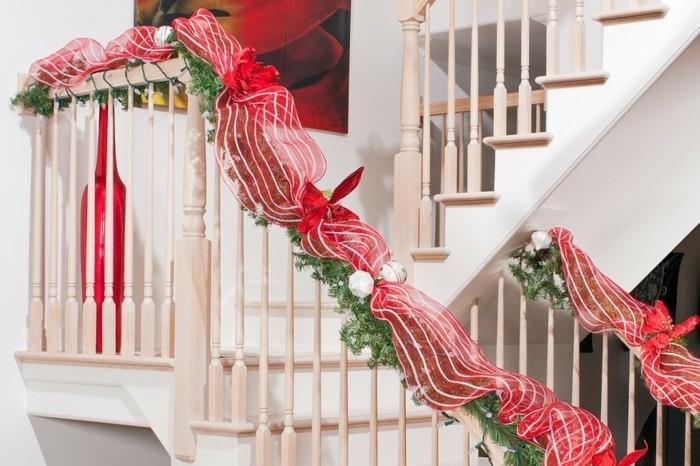 deco-stopnišče-božična-tema-leseno-stopnišče-deco-preprosto-in-estetsko