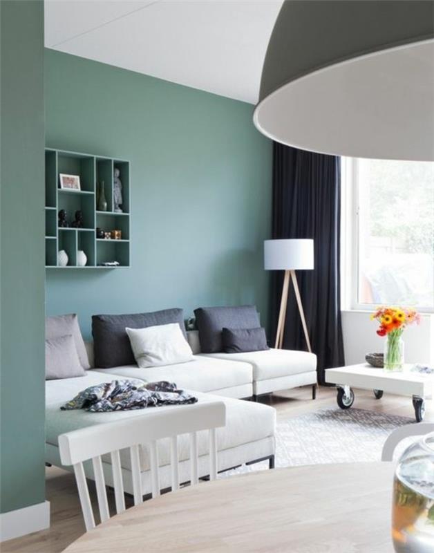 renkli-duvar-oturma odası-pastel-yeşil-çağdaş-oturma odası-beyaz-kanepe-küçük-beyaz-masa-tekerlekli