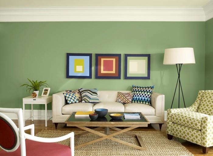 fikir-resim-oturma odası-benjamin-moore-yeşil-duvar-atmosfer-rahatlamaya elverişli-çok renkli-yastıklar-ve-resimler-kanepe-rahat-koltuk