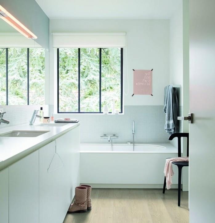 vonios kambarys-deco-vinilo grindys-įmontuota vonia-balta-zen-vonios kambarys