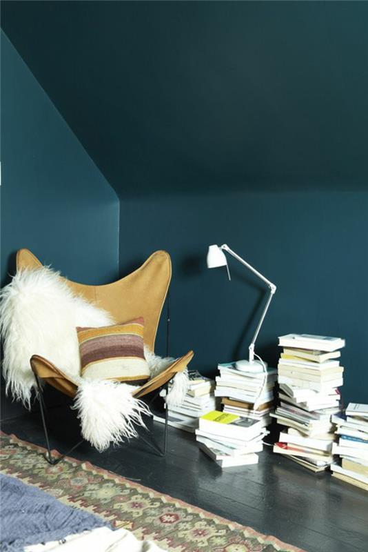 Stanovanje-lux-style-barve-karamel-modra-stenske knjige
