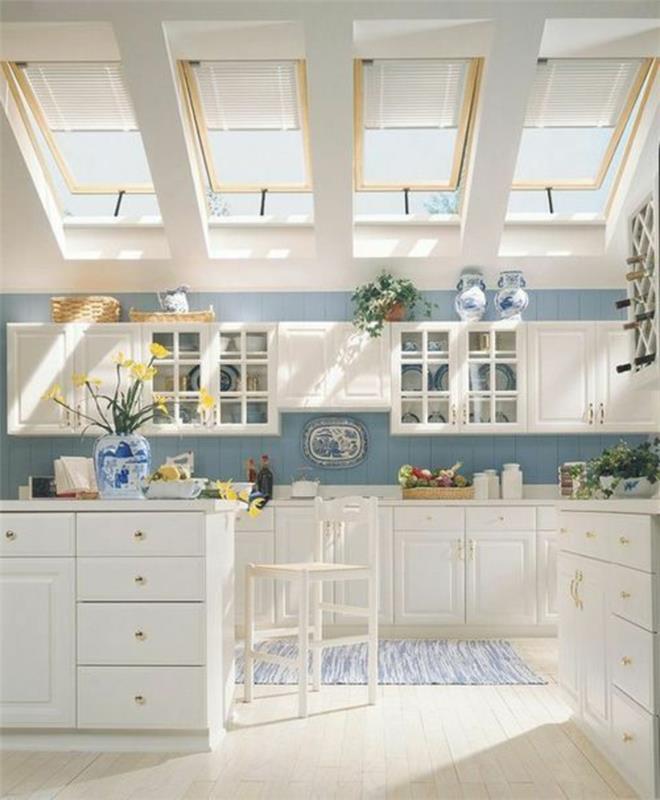 Butas-romantiškas-stogas-langas-be-kaimiškos-gražios virtuvės