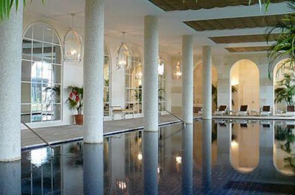 Art Deco - kapalı yüzme havuzu