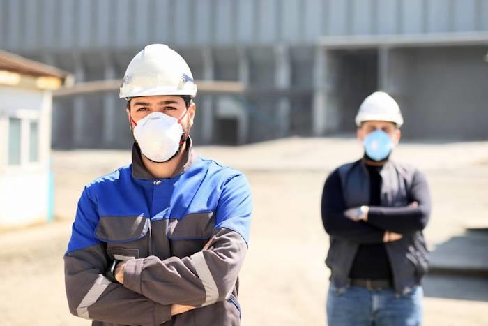 şantiyeler kriz dönemi inşaat işçileri maskeli buluyor