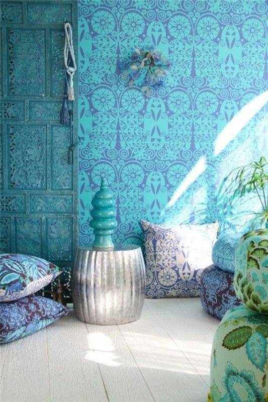 Yatak odamdaki duvar minderlerinin dekorasyonu için açık mavi