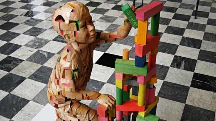 Gradbeni bloki-lesene-skulpture-avtorja Efraim-Rodriguez-Cobos-otroške igre