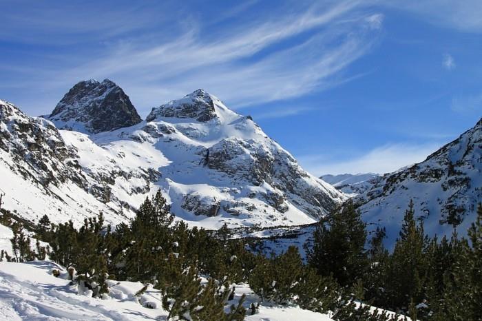 Bulgarija-slidinėjimas-nakvynė-snieglentė-atostogos-spyruoklės-pigiai