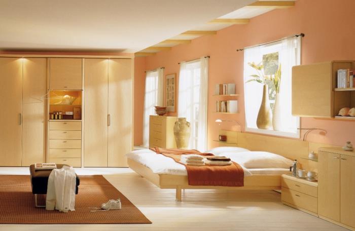 Karamel-spalnica-pohištvo-stena-barvna preproga