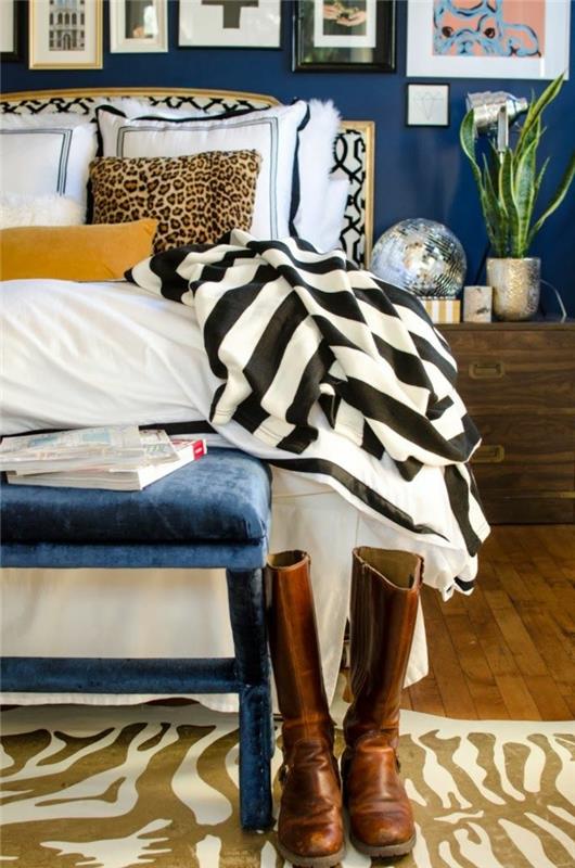 Karamelne barve-notranjost-ustvarjalna-ideja-postelja-postelja-stranska miza-blazine