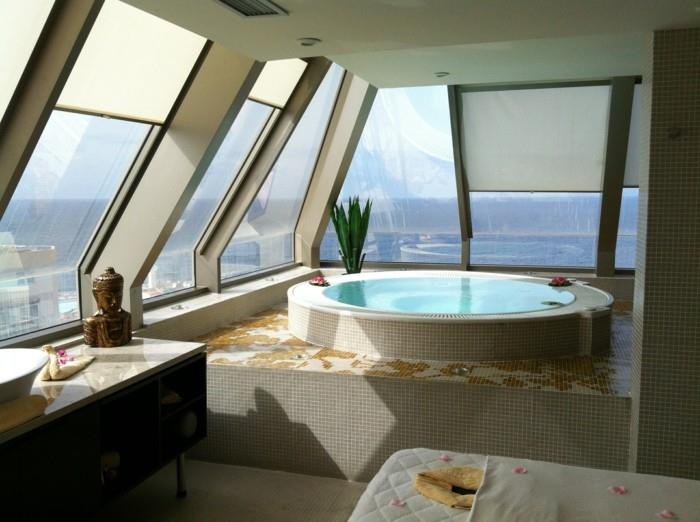 Cool-hotel-soba-z-zasebno-jacuzzi-sove-dopust-okno