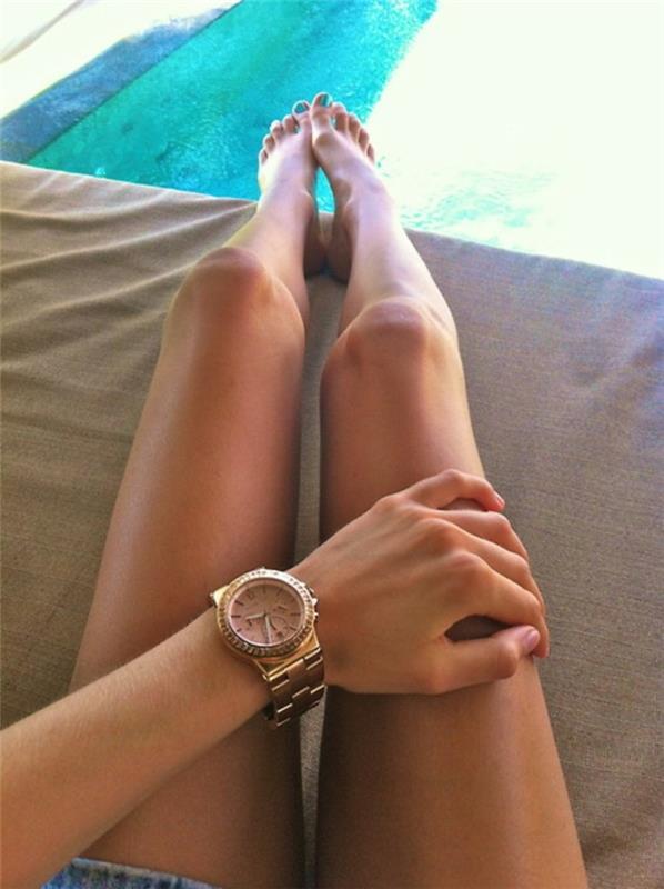 Cool-watch-woman-rose-gold-michel-kors-baseinas-nagų lakas