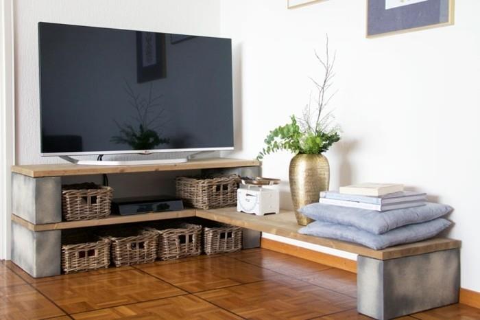 diy-omarica-zelo-enostavna za gradnjo-omarica iz svetlega lesa-tv