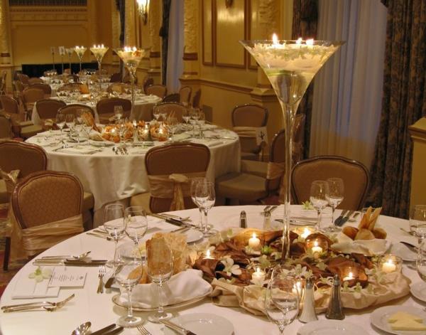 Elegantiško dydžio stalo dekoravimas vestuvėms