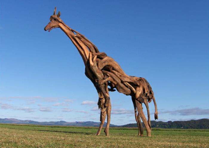 Driftwood-Sculptures-by-Jeff-Uitto-the-žirafa-big-wood-sculpture