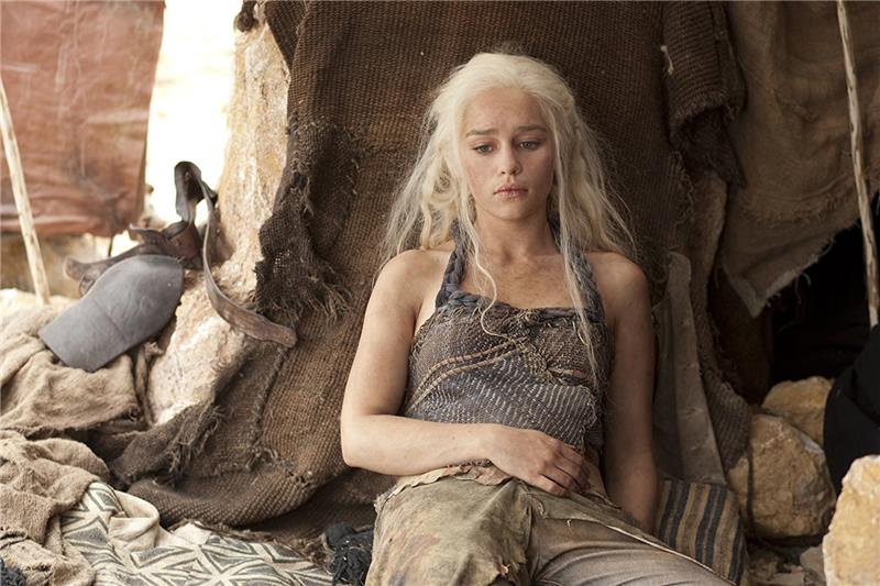 Emilia Clarke, imenovana Daenerys Targaryen, v igri prestolov razpravlja o svoji možganski kapi in možganski krvavitvi