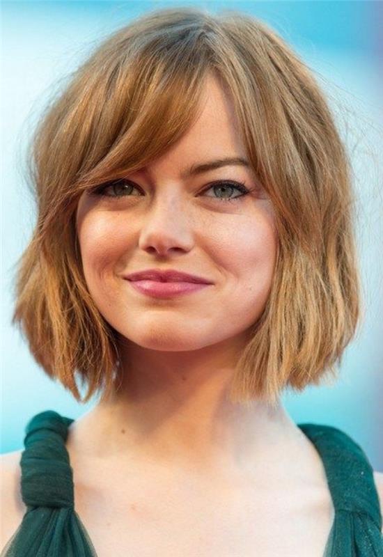 Emma Stone in njen kratki potopljeni kvadratni rez, svetlo plast, asimetrične šiške, rdeči lasje