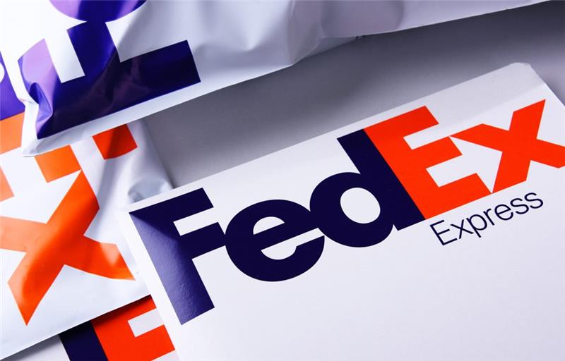 „FedEx“ sako, kad yra nusiminusi dėl eksporto apribojimų ir jų reikalaujamos kontrolės, ir pateikia skundą JAV prekybos administracijai