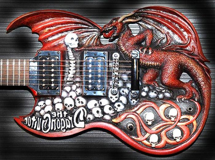 Guitar-by-Doug-Rowell-barvita-lesena-skulptura