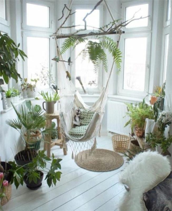 hamakas-puodų sėdynė su žaliais augalais