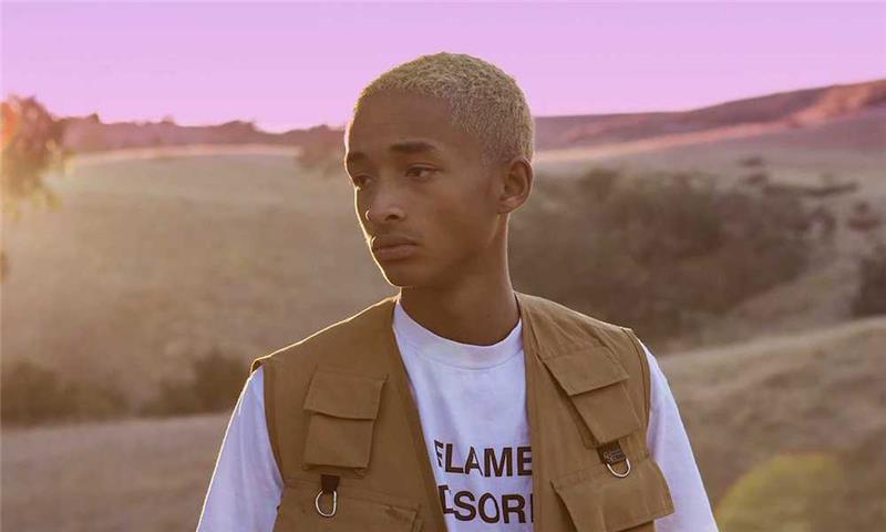 Jaden Smith, şarkılarının başarısı ve sinemadaki rolleriyle gelişen bir kariyere sahiptir.